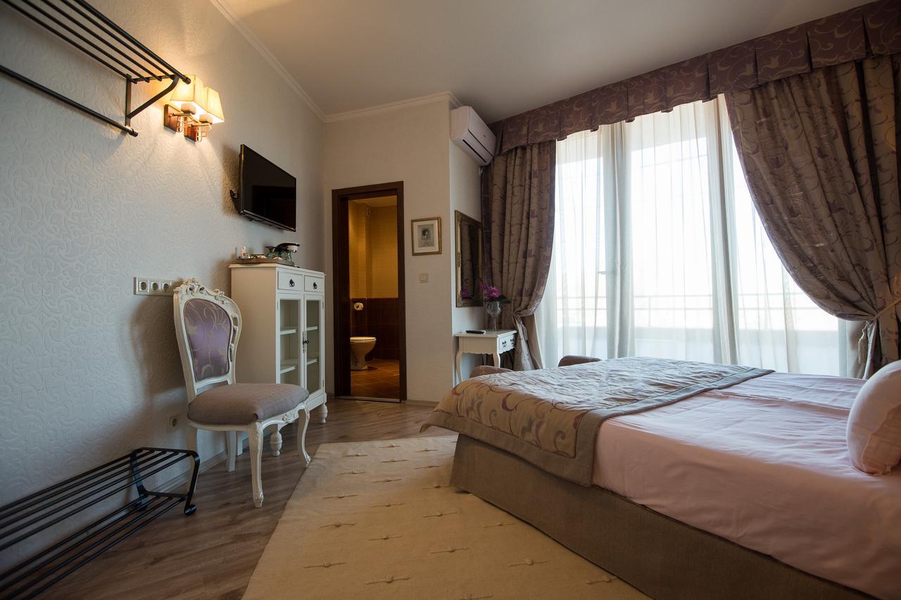 Hotel Tempo Boutique Pazardzhik Bagian luar foto