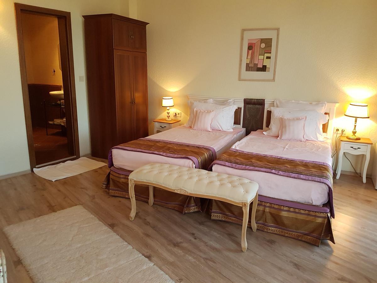 Hotel Tempo Boutique Pazardzhik Bagian luar foto